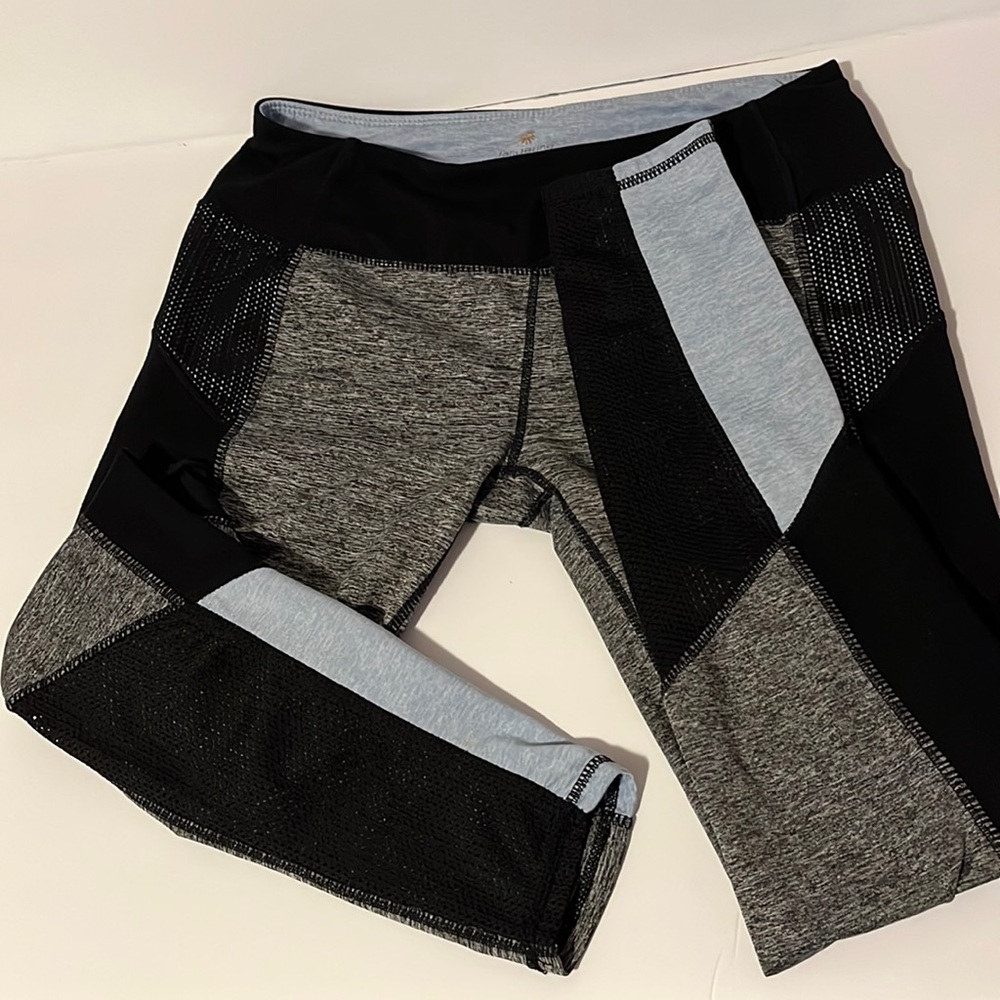 Tangerine leggings size s/ch black, grey, light blue. Pre-Owned. Good Condition.